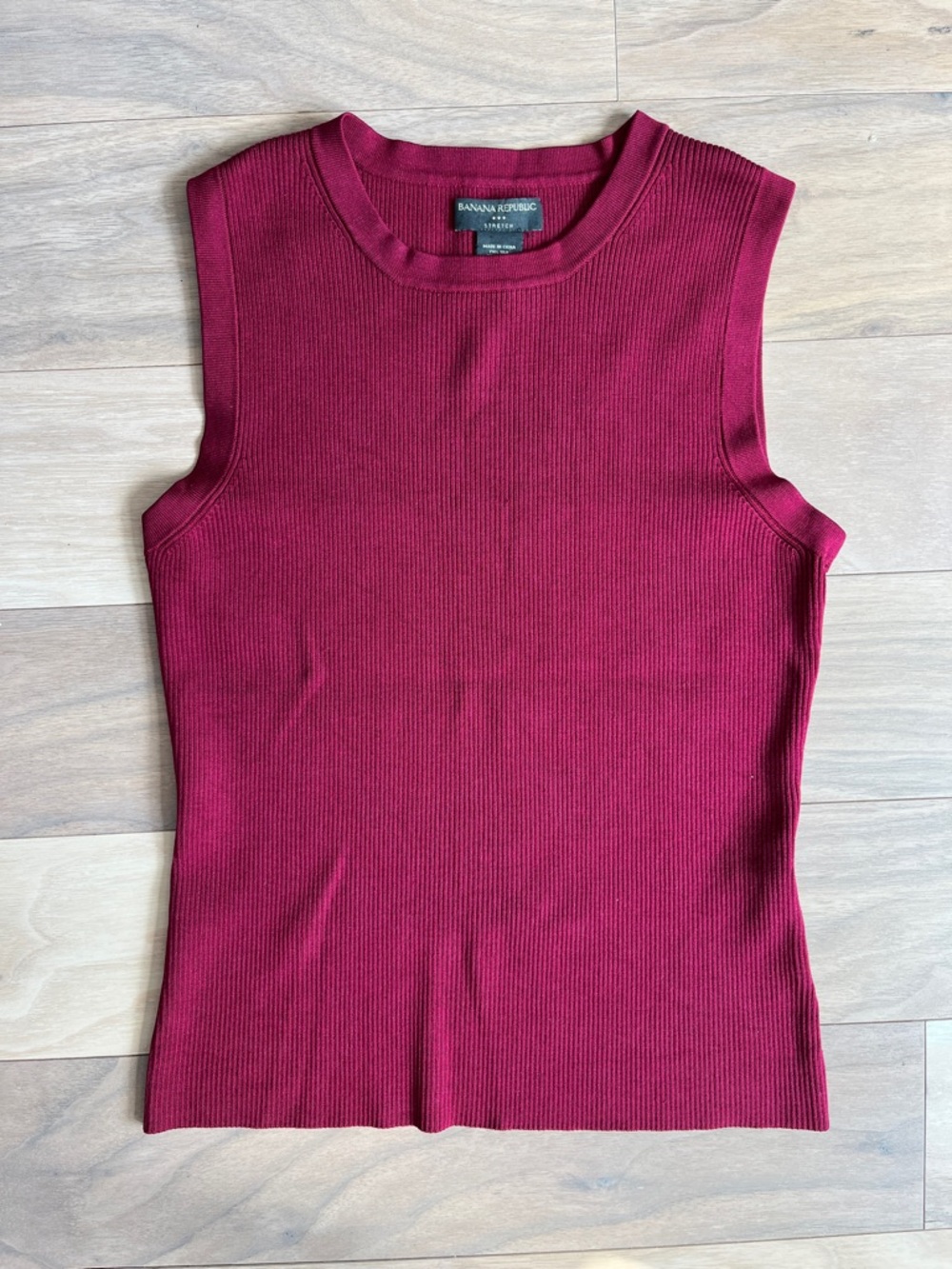 Vintage Banana Republic Women's Sleeveless Ribbed Silk Tank Burgundy S